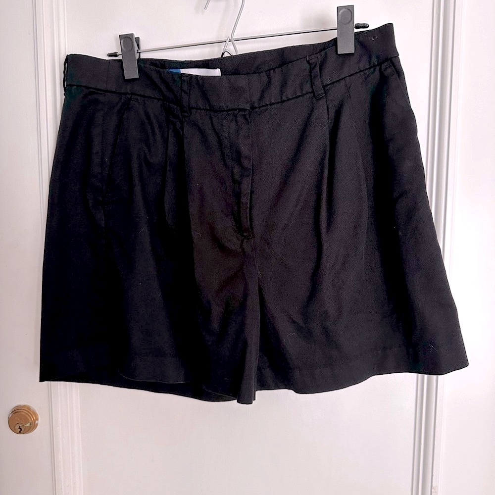 Old Navy Women's Extra High-Waisted Taylor Trouser Shorts NWOT Sz 12